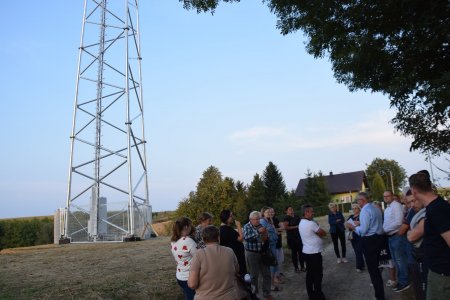 Sprzeciw mieszkańców wobec budowy masztu telekomunikacyjnego 5g w sąsiedztwie szkoły