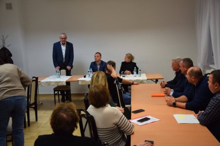 Spotkanie w sprawie planów reorganizacji Szkoły Podstawowej w Hureczku