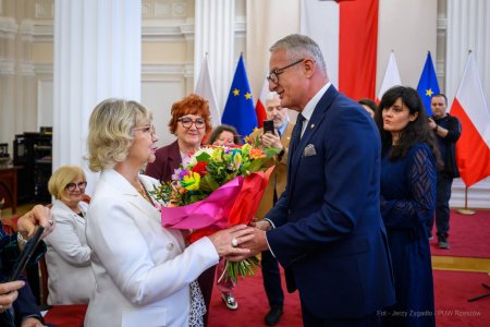 Uroczystość wręczenia odznaczeń Pani Renacie Nowakowskiej, dyrektor Przemyskiego Centrum Kultury i Nauki ZAMEK oraz Pani Bogusławie Bogdzie Pieczynskiej, prezes Towarzystwa Przyjaciół Przemyśla i Regionu